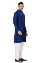 Load image into Gallery viewer, Ajay Arvindbhai Khatri Men&#39;s straight Lucknow Chikankari Patterned Kurta
